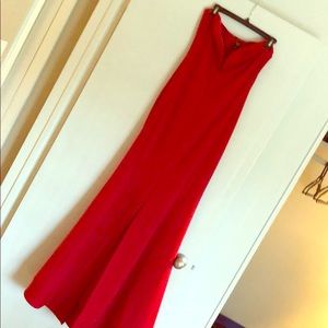 Read glamour dress worn once to a modeling event..